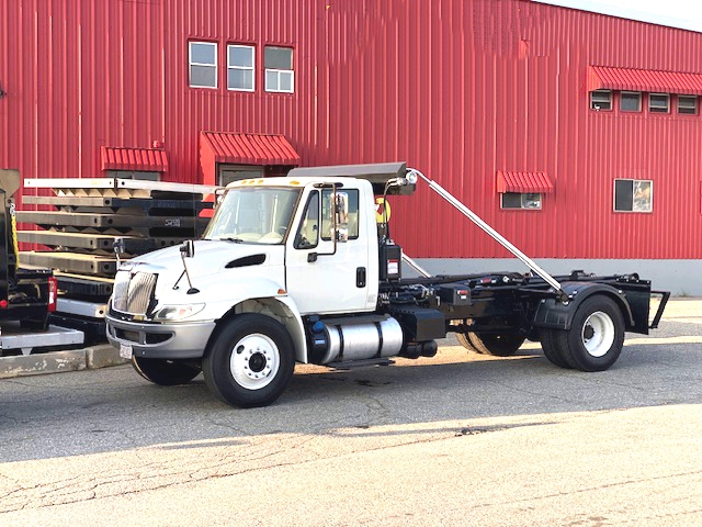 2016 IH 4300 HOOKLIFT