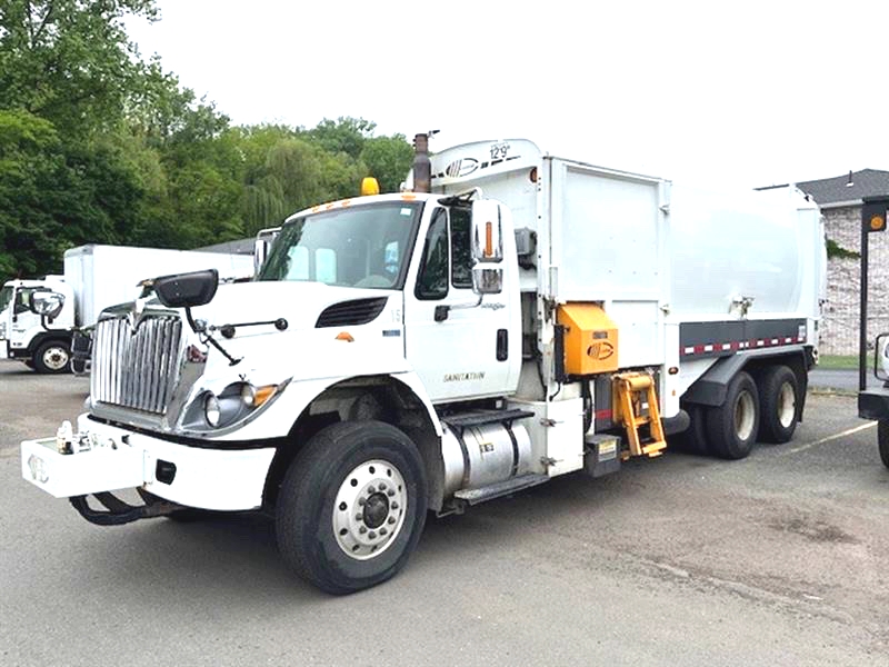 2012 IH 7400 Tandem Trash Truck